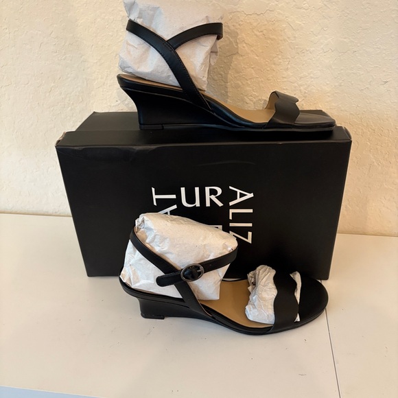 Naturalizer Woman’s  Wedge Shoes Lacey In Black SZ 6.5 M NIB - Picture 1 of 5